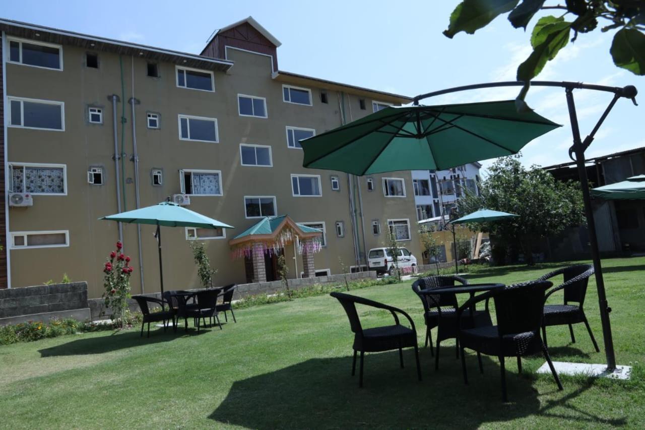 The Jamawar Hotel Srinagar  Exterior photo